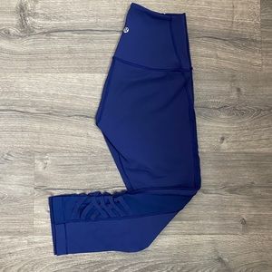 Lululemon navy blue high waist leggings.